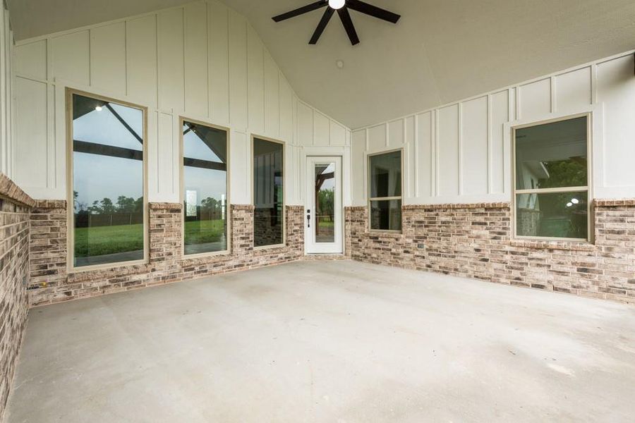 Exterior details and patio area of a home in , Blue Ridge (Image 4).