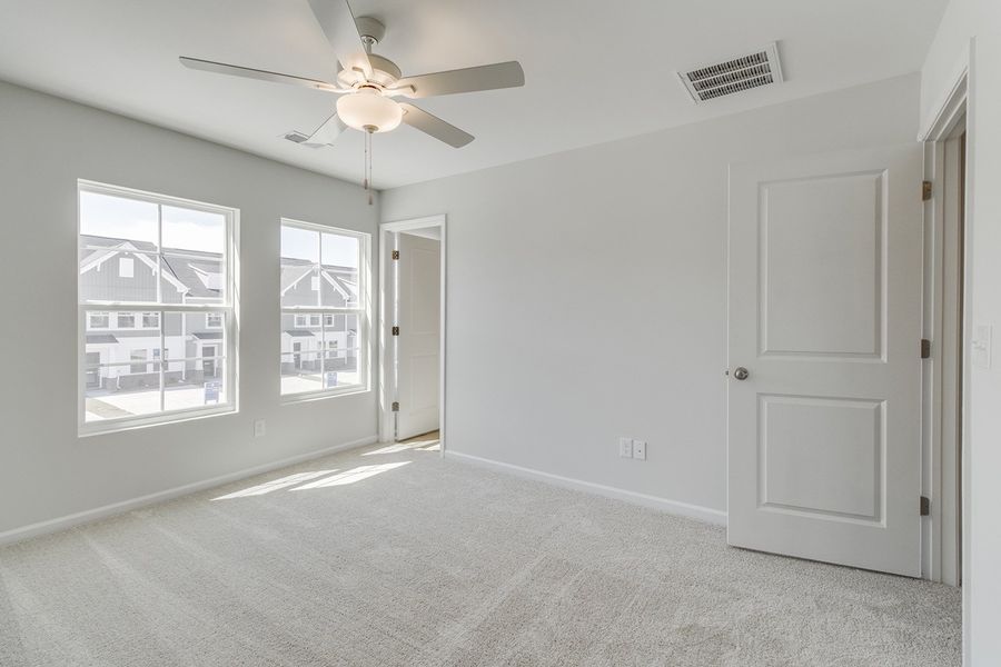 Spacious, unfurnished interior of a new home in Astoria, Columbia (Image 24).