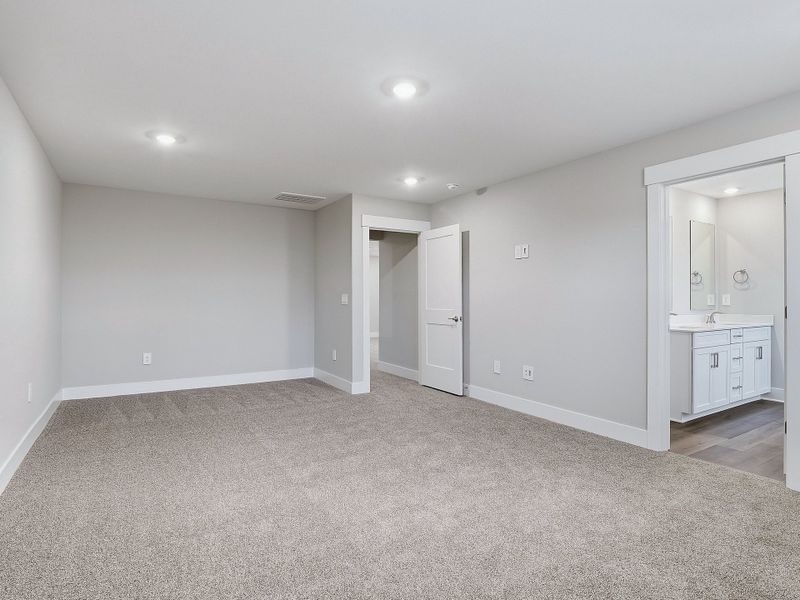 Spacious, unfurnished interior of a new home in Watkins Glen, Raleigh (Image 16). Spacious, unfurnished interior of a new home in Watkins Glen, Raleigh (Image 16).