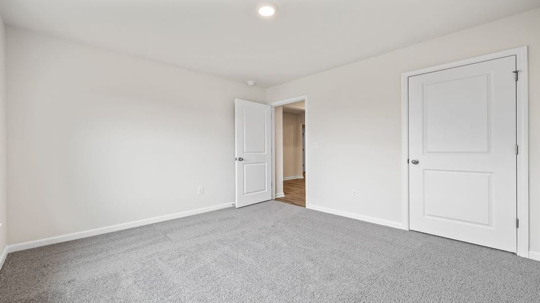 Spacious, unfurnished interior of a new home in Lakestone, Woodruff (Image 16).