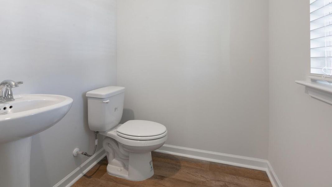 Representative furnished interior of a home built from the ARDEN by D.R. Horton in Eagle Creek, Bolivia (Image 9).