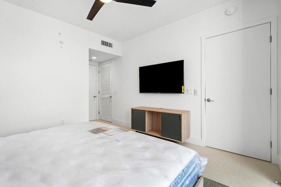 011-601Northeast1stAvenue-Miami-FL-33132