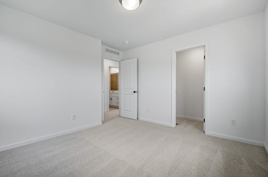 Spacious, unfurnished interior of a new home in Macanta, Castle Rock (Image 31).