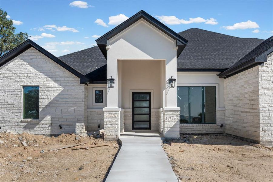 Exterior details and patio area of a home in , Temple (Image 3).