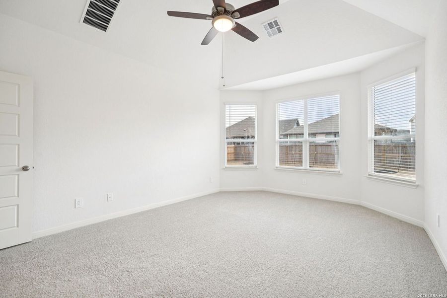 Spacious, unfurnished interior of a new home in Estancia Ranch - Classic Series, San Antonio (Image 46).