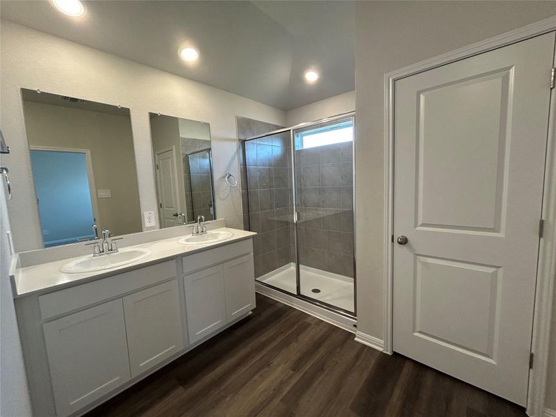 Master Bathroom Master Bathroom