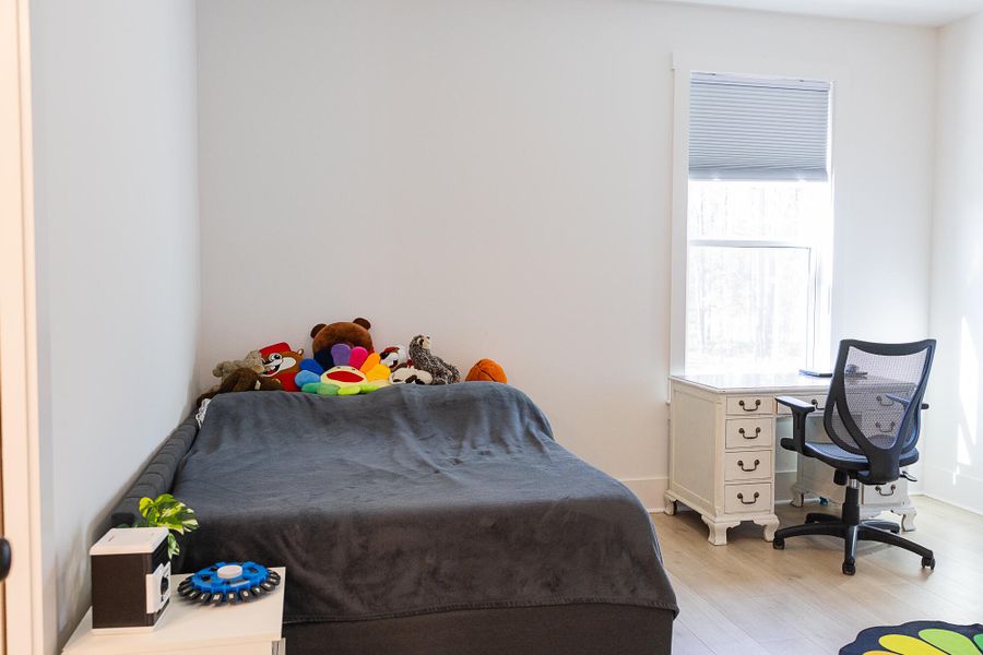 Furnished interior view inside a new home in , Ravenel (Image 61).