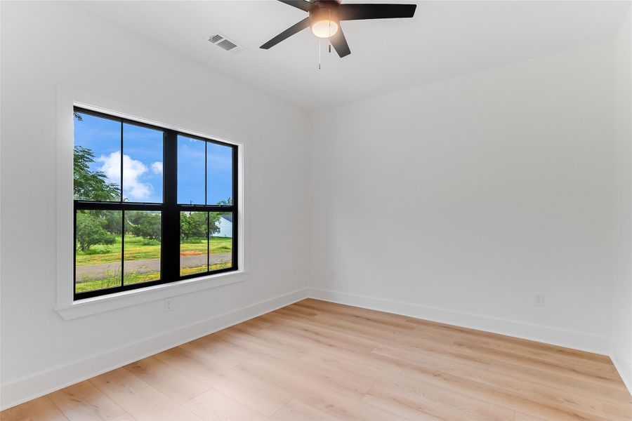 Spacious, unfurnished interior of a new home in , Cottonwood Shores (Image 31).