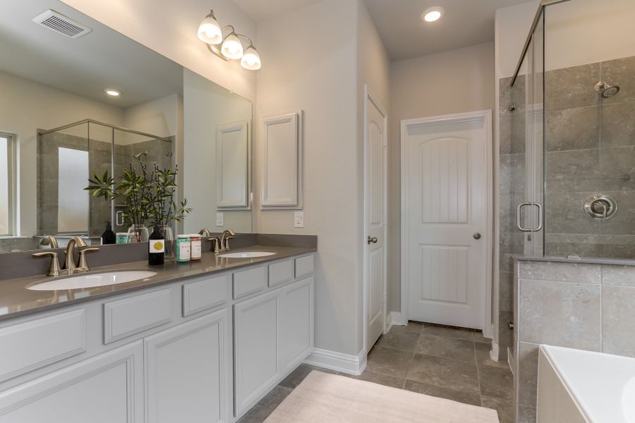 Representative furnished interior of a home built from the Cascade by Beazer Homes in Laurel Landing, Alvin (Image 4).
