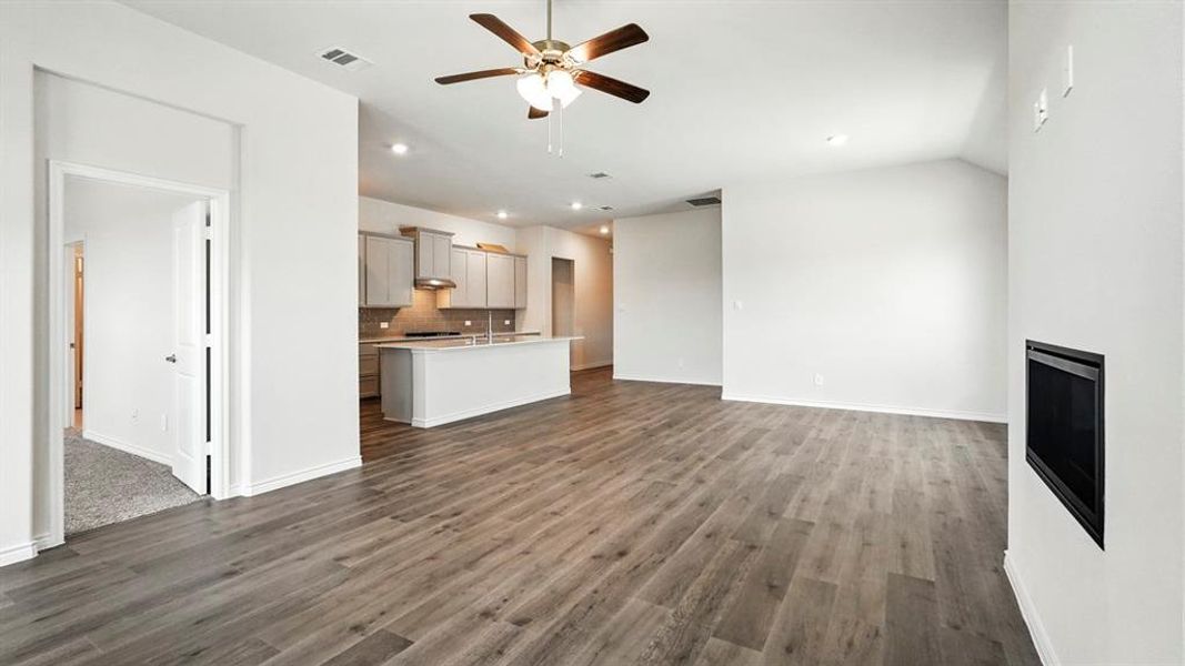 Spacious, unfurnished interior of a new home in Madera, Royse City (Image 9).