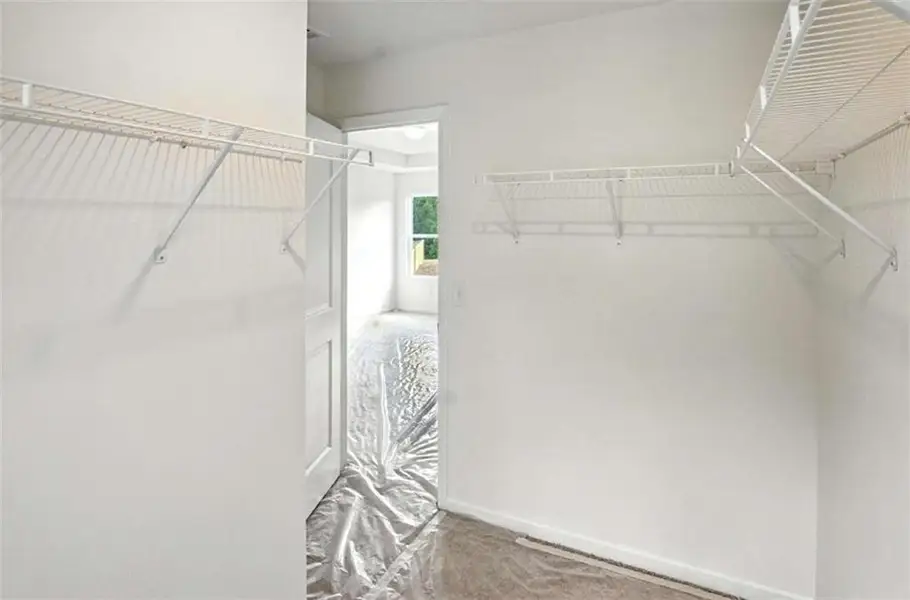 Spacious, unfurnished interior of a new home in Creekside Landing, Dallas (Image 15).