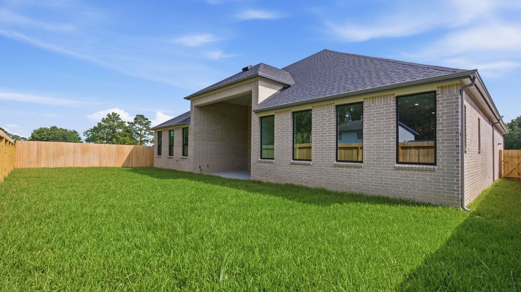 Exterior details and patio area of a home in Friendswood Trails 70' Homesites, Friendswood (Image 3).