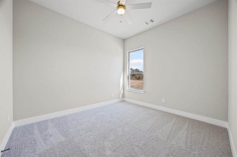 Spacious, unfurnished interior of a new home in Waterfall Ranch - 1 Acre Lots, Waxahachie (Image 23). Spacious, unfurnished interior of a new home in Waterfall Ranch - 1 Acre Lots, Waxahachie (Image 23).