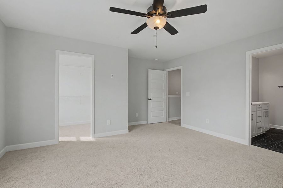 Spacious, unfurnished interior of a new home in Oxford Station, Gallatin (Image 41).