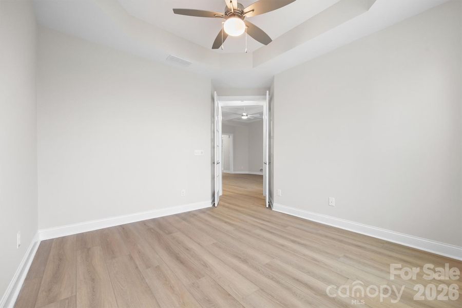 Spacious, unfurnished interior of a new home in Handsmill on Lake Wylie, York (Image 16).