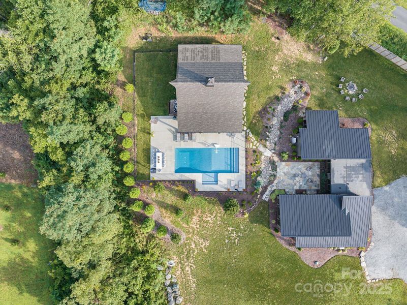 Privacy, modern home, guest quarters, pool-  everything you have been looking for!