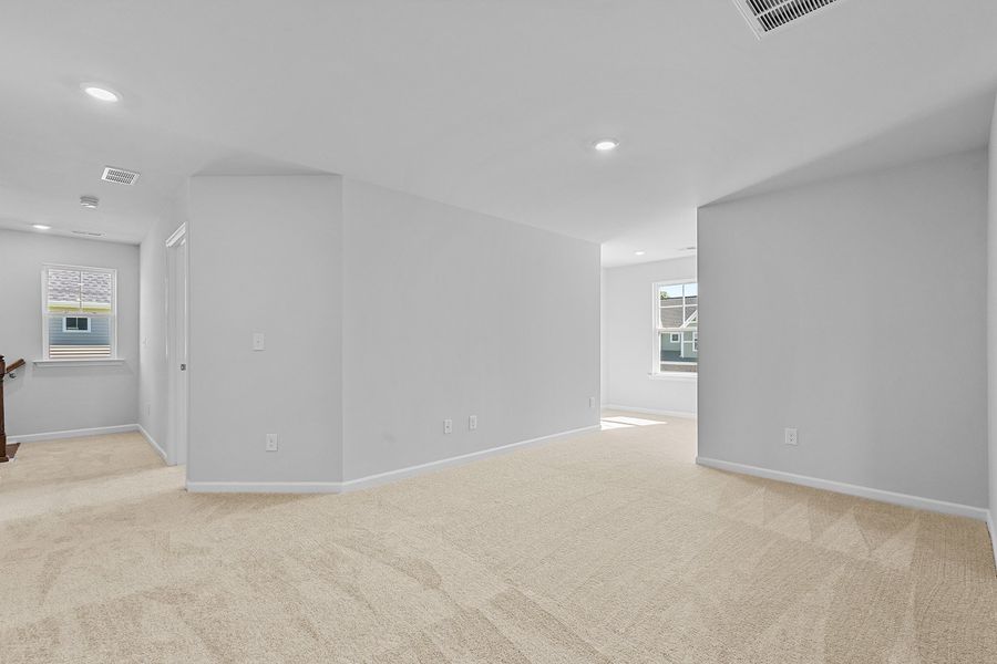 Spacious, unfurnished interior of a new home in Fieldstone, Lexington (Image 35).