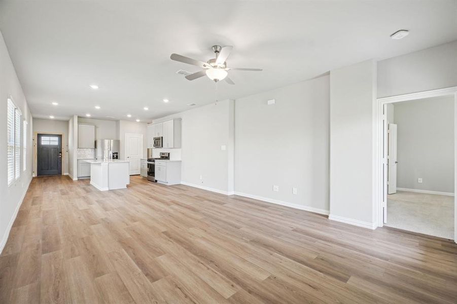 Photo is not of the actual home, but is an inspirational photo of builder’s model home and may depict options, furnishings, and/or decorator features that are not included. Photo is not of the actual home, but is an inspirational photo of builder’s model home and may depict options, furnishings, and/or decorator features that are not included.