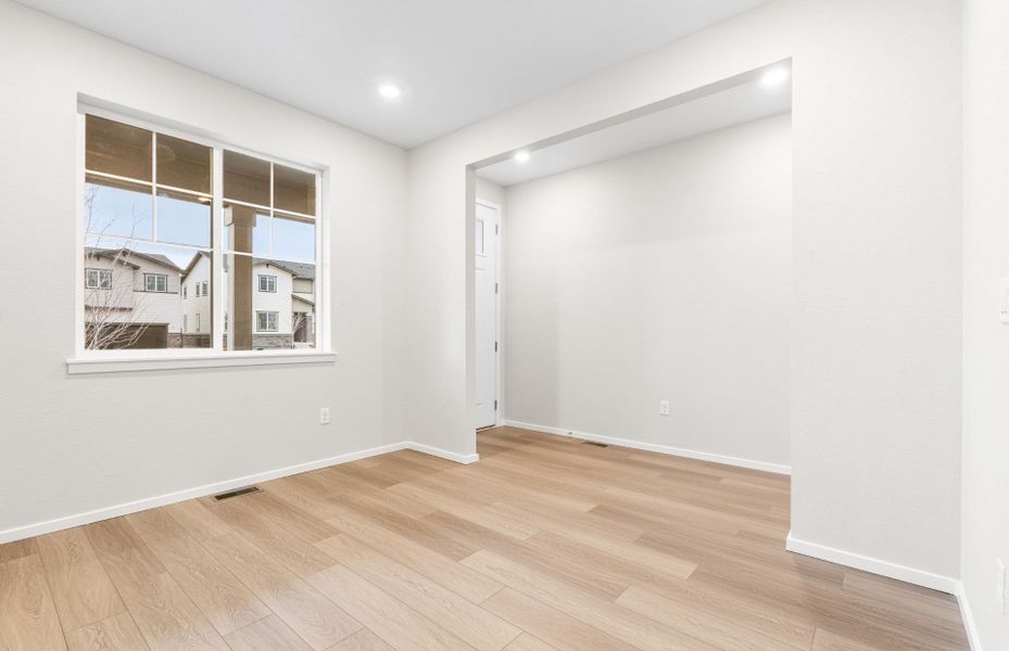 Spacious, unfurnished interior of a new home in Harvest Crossing, Aurora (Image 24).