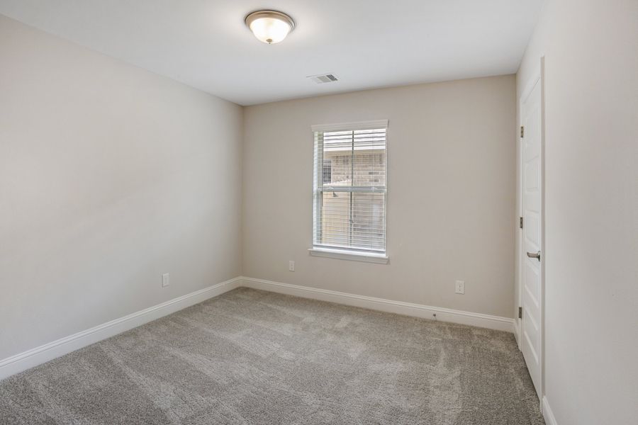 Spacious, unfurnished interior of a new home in Bayou Maison, Dickinson (Image 24).