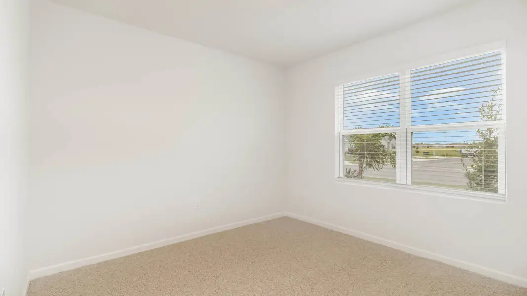 Spacious, unfurnished interior of a new home in Cypress Bay West, Palm Bay (Image 19).