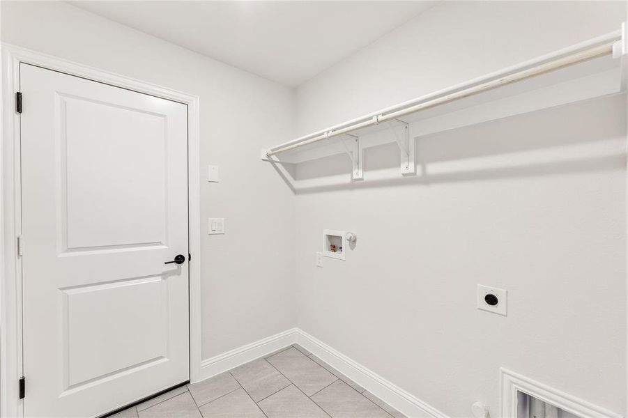 Spacious, unfurnished interior of a new home in Creekview Meadows, Pilot Point (Image 21).