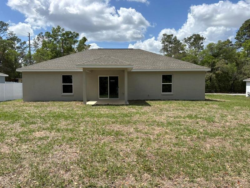 Exterior details and patio area of a home in , Dunnellon (Image 16).