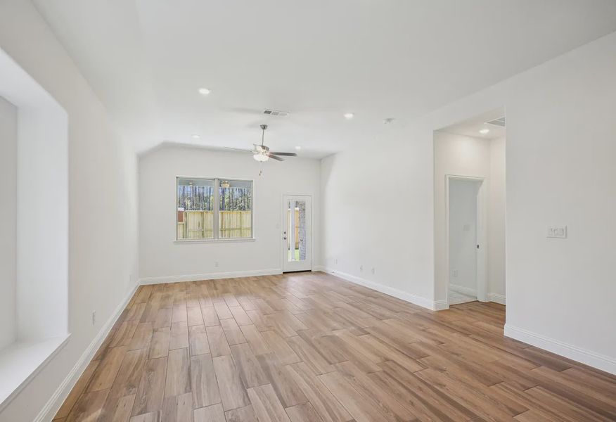 Homesite 2521 Great Room - 4 of 14 Homesite 2521 Great Room - 4 of 14