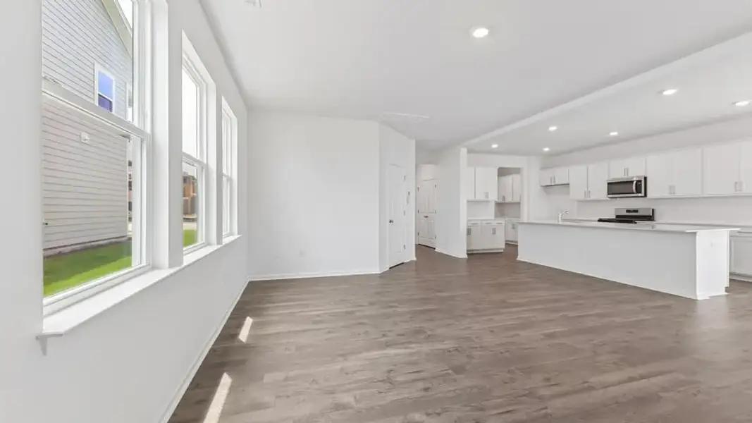 Spacious, unfurnished interior of a new home in Collins Ridge, Hillsborough (Image 19).