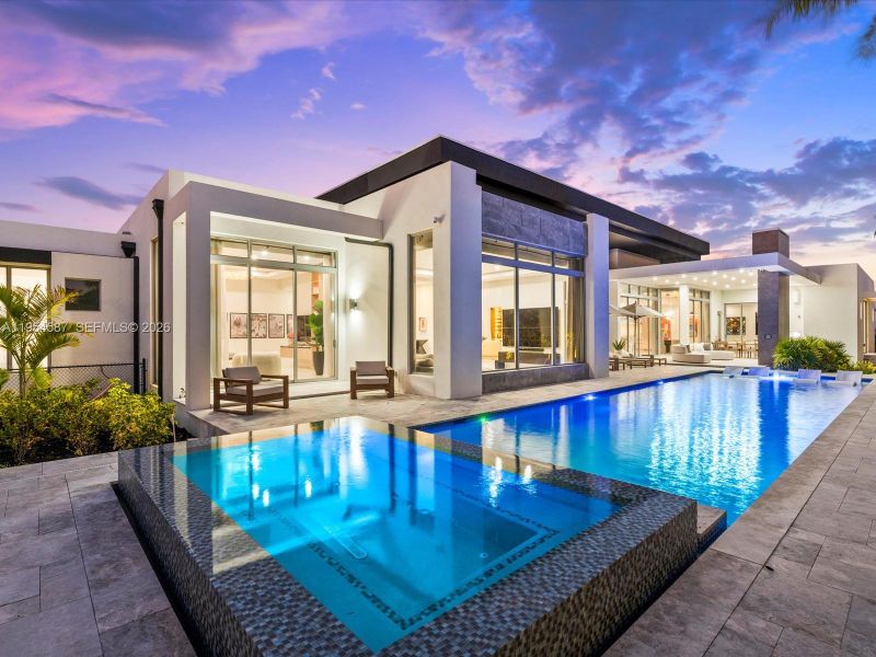 Exterior details and patio area of a home in , Plantation (Image 27).