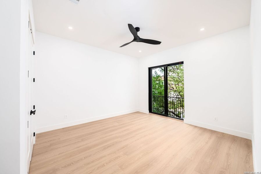 Spacious, unfurnished interior of a new home in , San Antonio (Image 40).