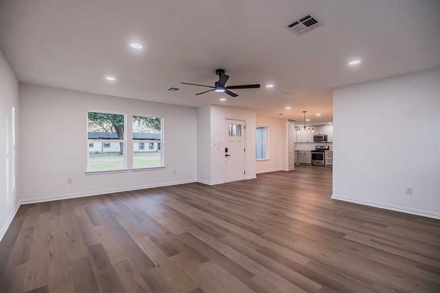 Spacious, unfurnished interior of a new home in , Hillsboro (Image 18).