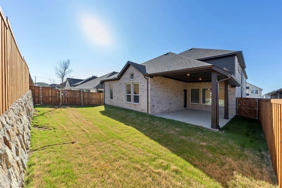 24_1433 Florence, Celina - Backyard