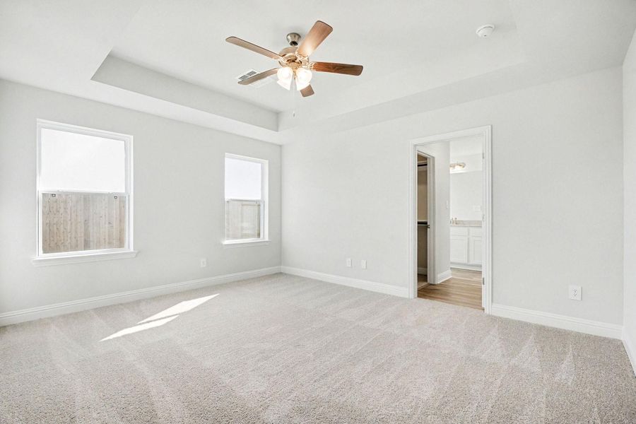 Spacious, unfurnished interior of a new home in Bayou Maison, Dickinson (Image 9).