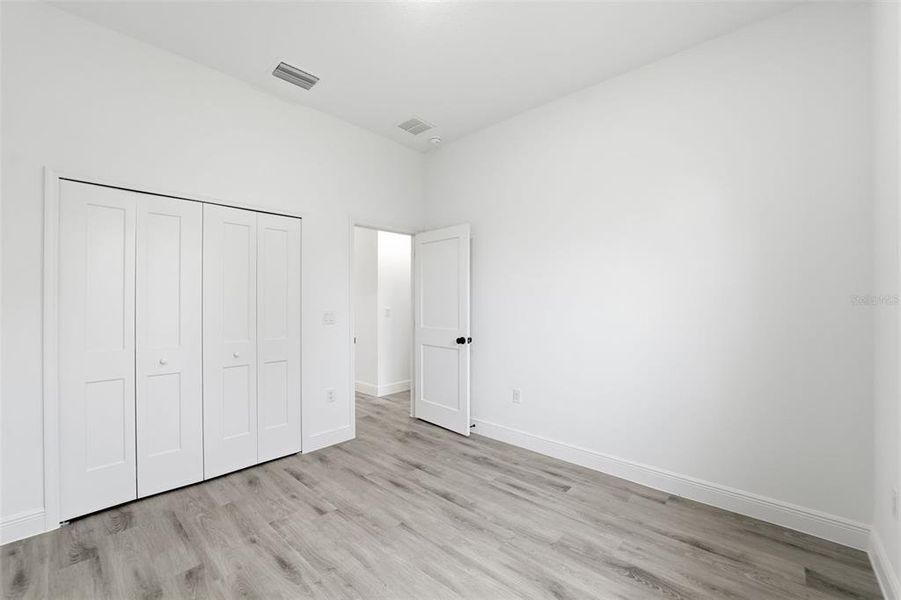Spacious, unfurnished interior of a new home in , Ocala (Image 25).