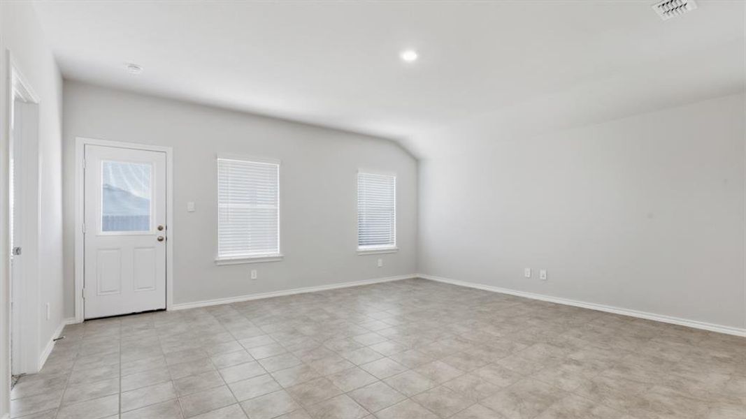 Spacious, unfurnished interior of a new home in Dry Creek, Bridgeport (Image 10).