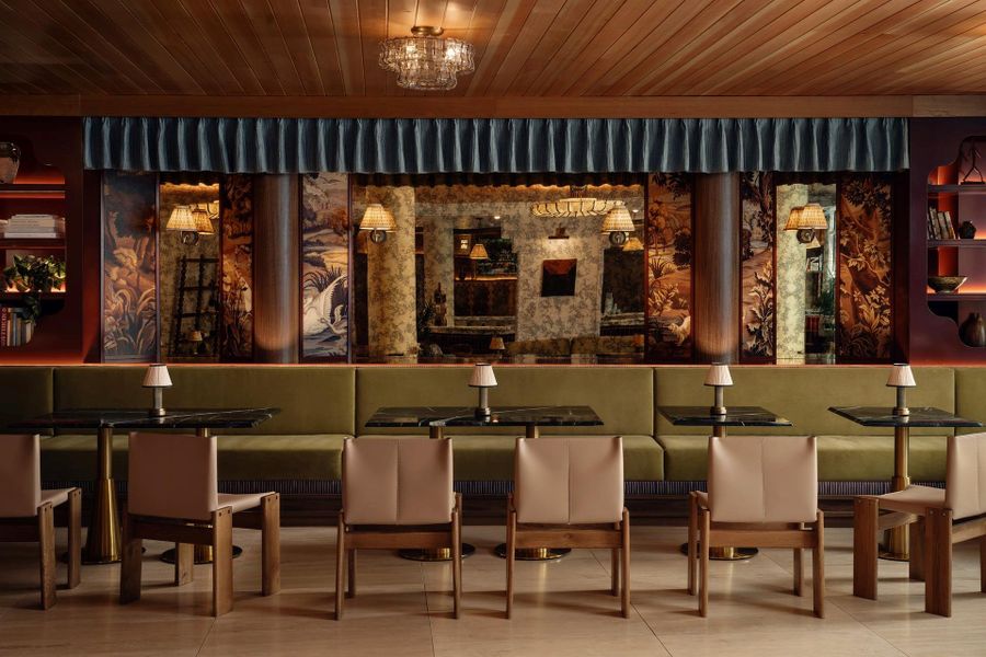 An inviting place to gather with friends, enjoy a coffee or cocktail, and spend time in the lounge designed by award-winning Kim Lewis Designs. Comfortable seating supports both casual meetings and dining.