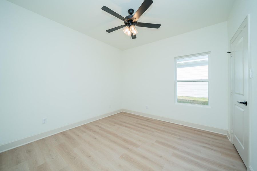 Spacious, unfurnished interior of a new home in , Kilgore (Image 11).