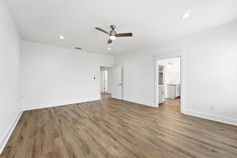 Spacious, unfurnished interior of a new home in , Houston (Image 23).