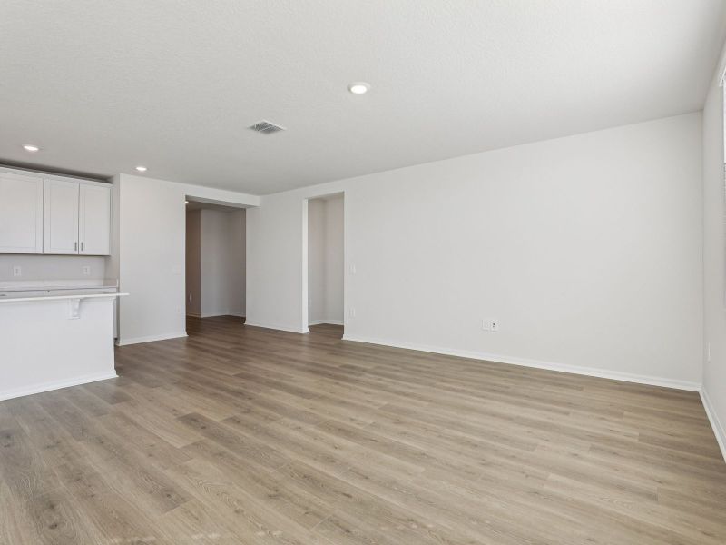 Spacious, unfurnished interior of a new home in Villamar - Signature Series, Winter Haven (Image 9).