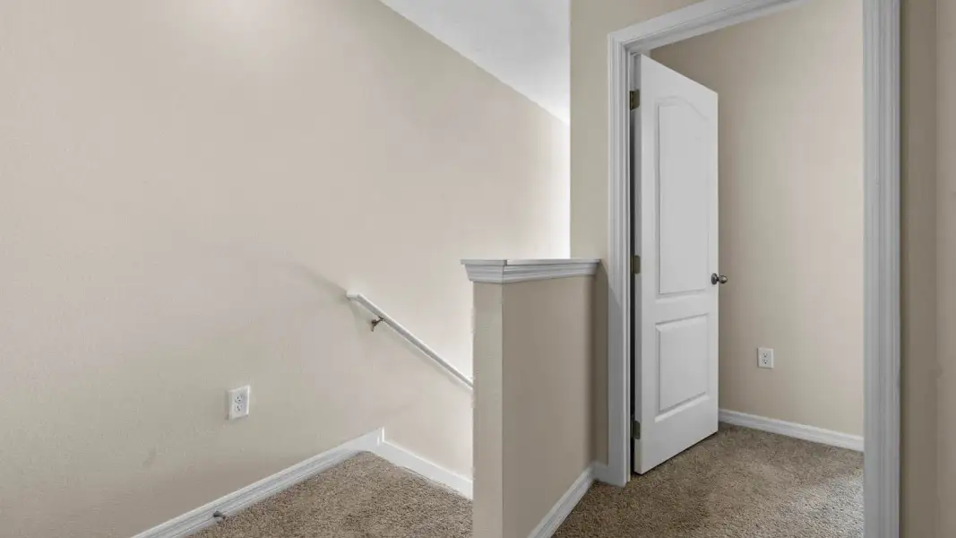 Representative unfurnished interior of a home built from the Pearson by D.R. Horton in Hawthorne Ranch Townhomes, Lakeland (Image 22).
