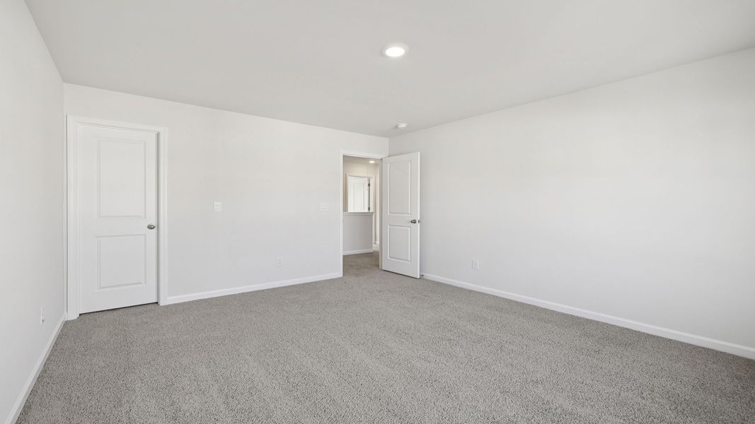 Spacious, unfurnished interior of a new home in Woodglen, Piedmont (Image 29).