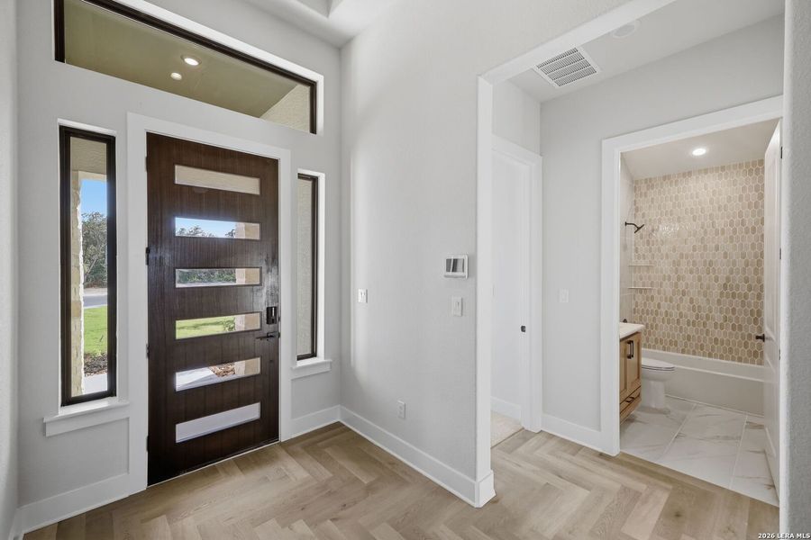 Spacious, unfurnished interior of a new home in The Summit, San Antonio (Image 25).