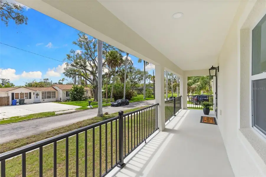 Exterior details and patio area of a home in , Bradenton (Image 3).