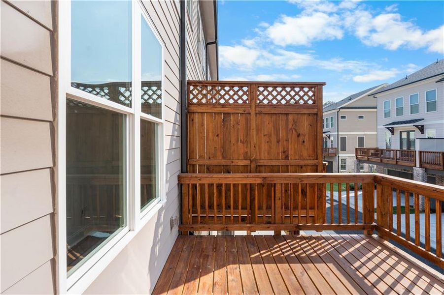 Exterior details and patio area of a home in Evanshire Townhomes, Duluth (Image 4).