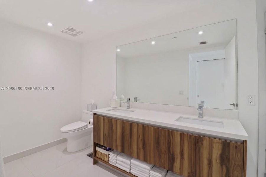 Furnished interior view inside a new home in Alana Bay Harbor Islands, Bal Harbour (Image 34).