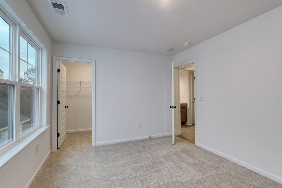 Spacious, unfurnished interior of a new home in Arcadia, Myrtle Beach (Image 37).