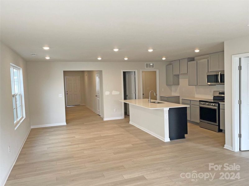 Kitchen and Breakfast Area