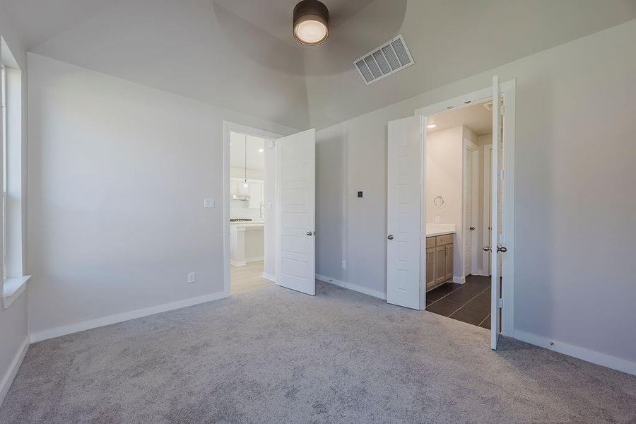 Spacious, unfurnished interior of a new home in Devonshire, Forney (Image 27).