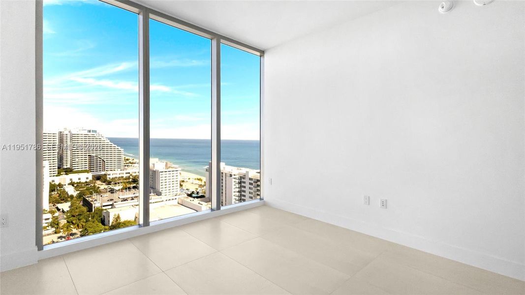 Spacious, unfurnished interior of a new home in , Fort Lauderdale (Image 10).